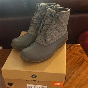 Sperry Women's Charcoal Quilted Winter Boots sz 9